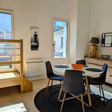 Apartment Elegante Maison De